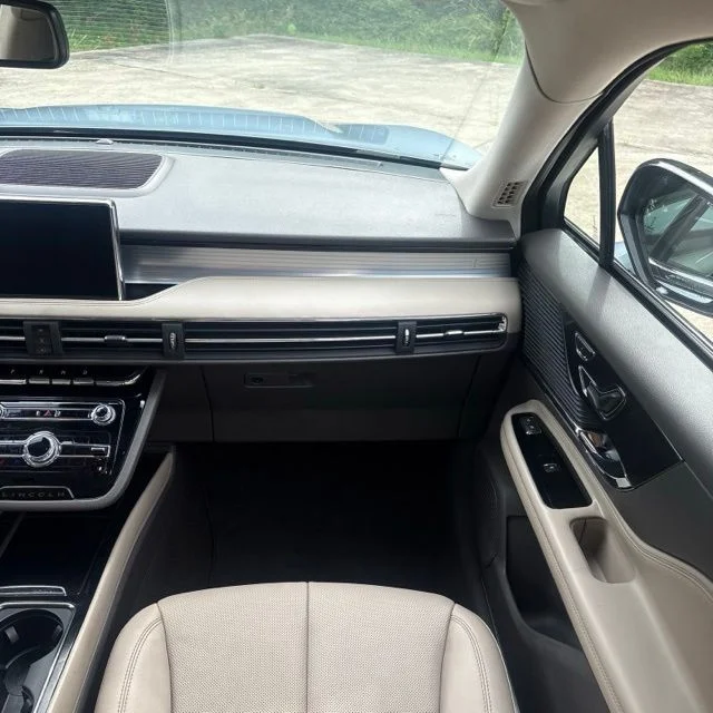 Used 2022 Blue Lincoln Standard image 19