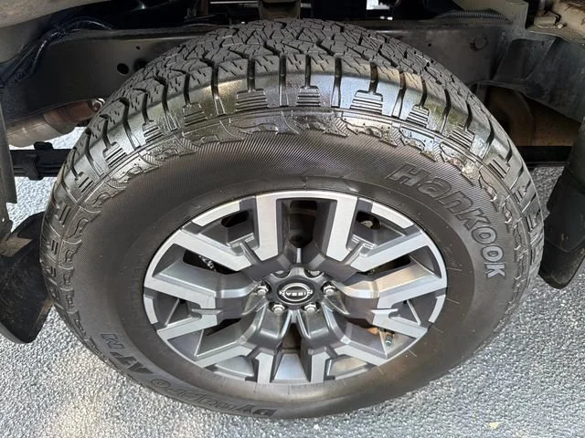 Used 2022 Green Nissan Crew Cab SV 4x2 image 17