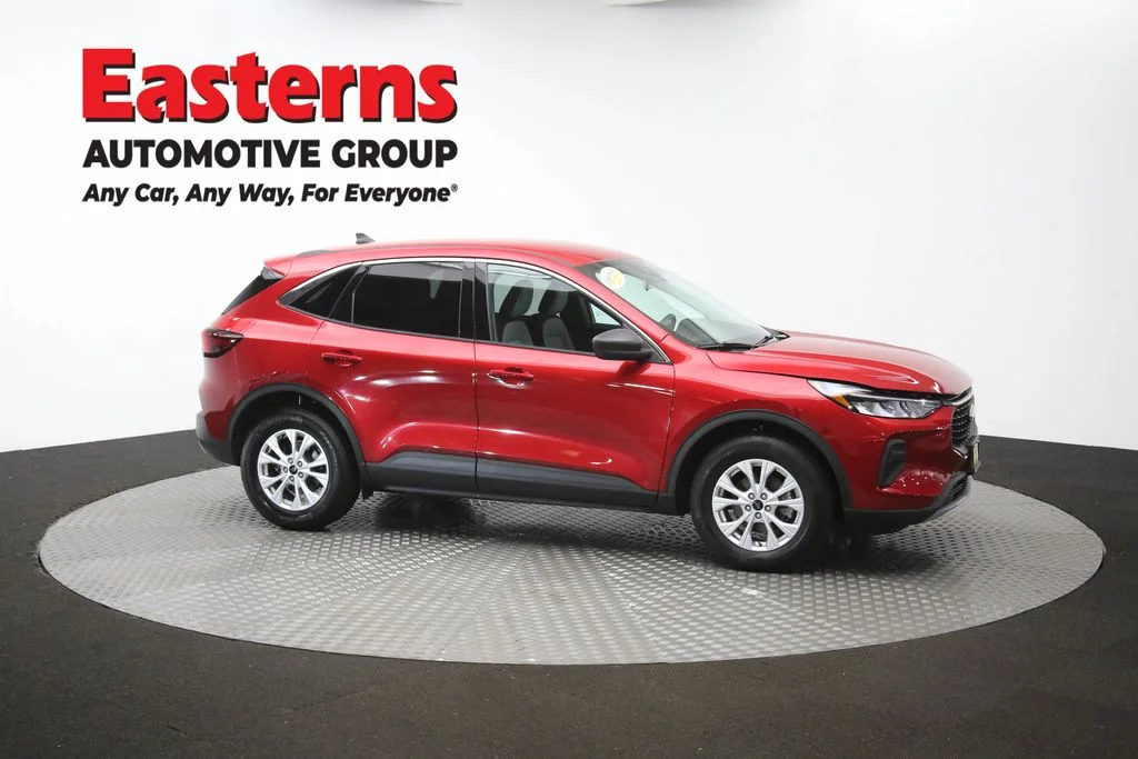 Used 2023 Red Ford Active image 47