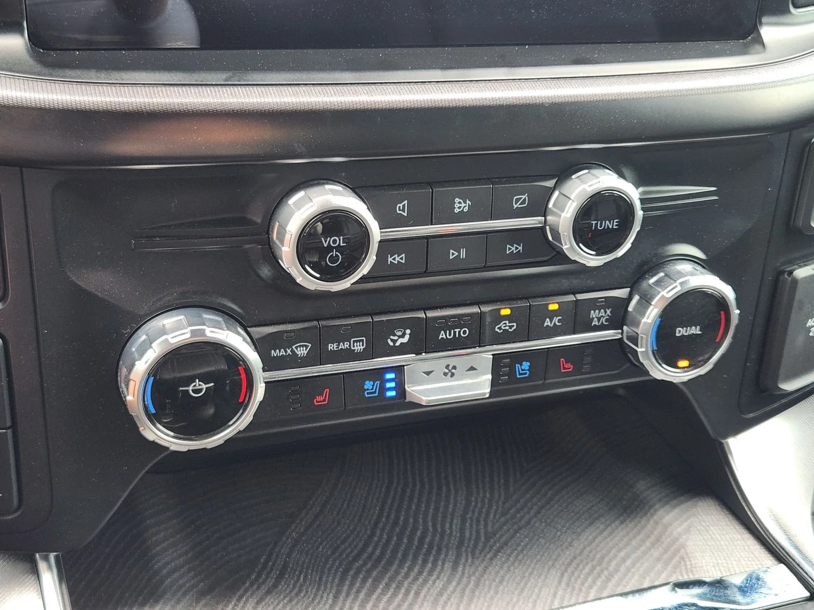 Used 2023 White Ford Platinum image 18