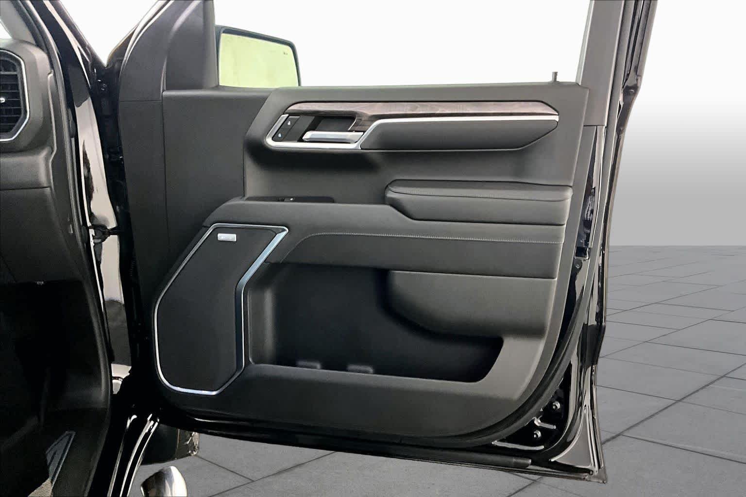 Used 2022 Black Chevrolet LTZ image 21