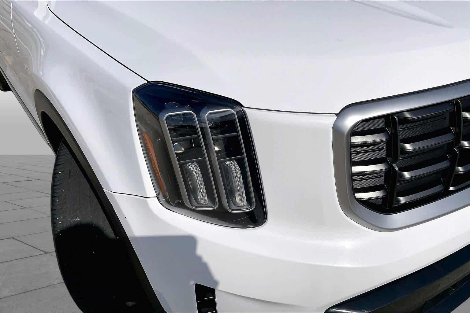 Certified Used 2025 Glacial White Pearl Kia S image 25