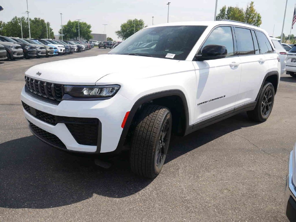 New 2026 Bright White Clear-Coat Exterior Paint Jeep Laredo image 3