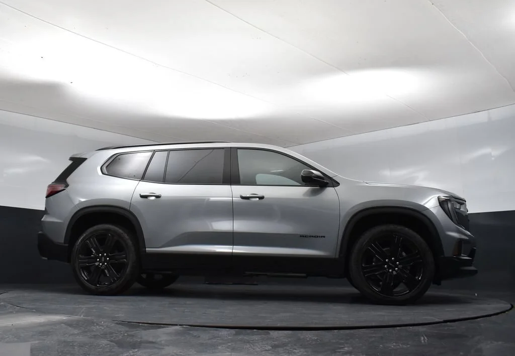 New 2026 Sterling Metallic GMC Elevation image 33