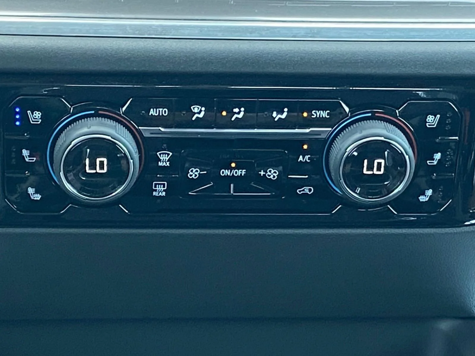 2025 Chevrolet Silverado 2500 HD High Country - Photo 14