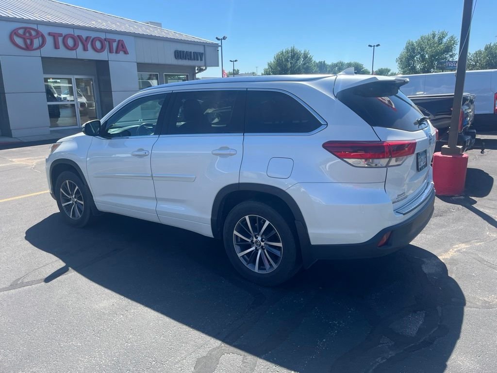 Used 2017 White Toyota XLE image 4