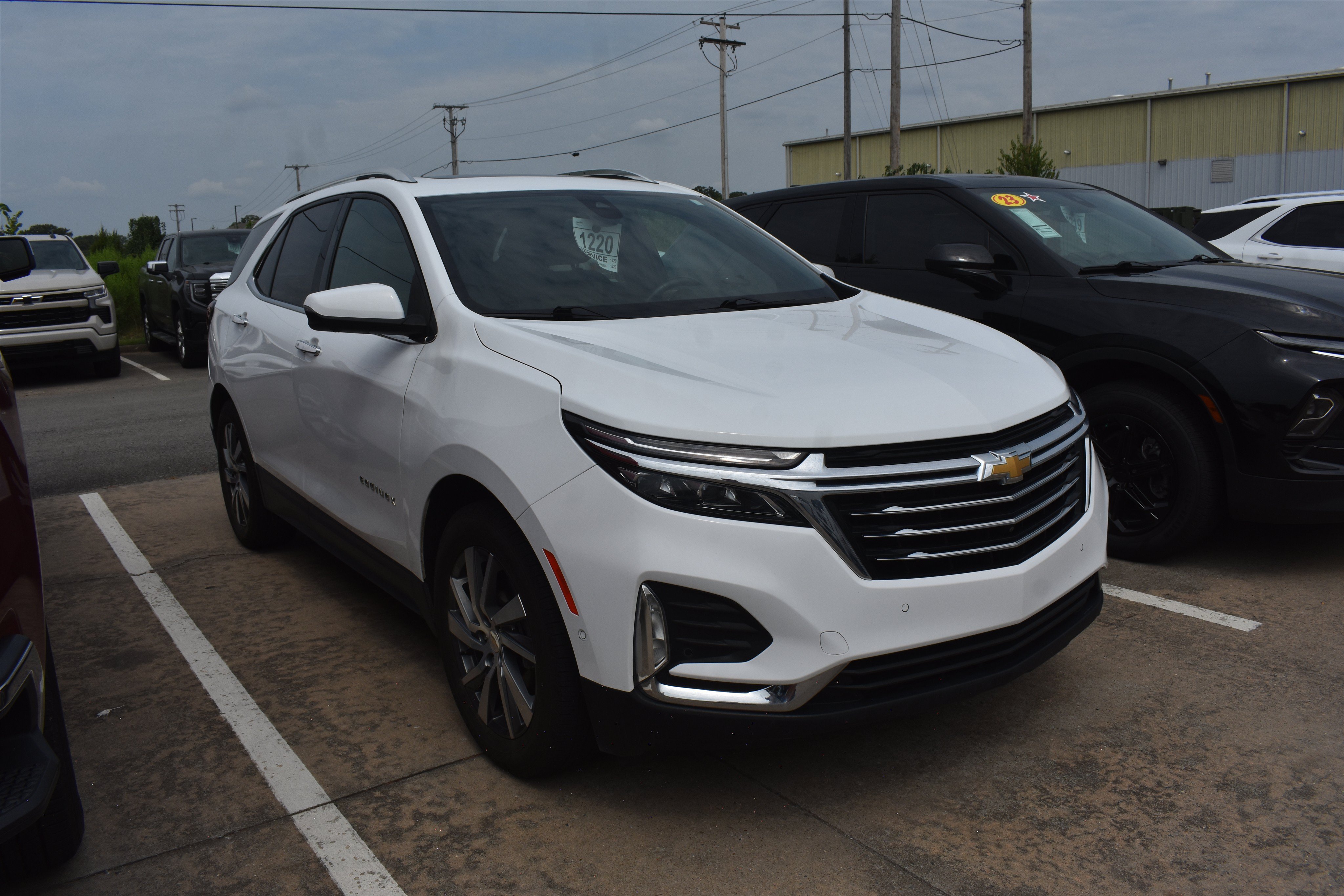 Used 2022 SUMMIT WHITE Chevrolet Premier image 3