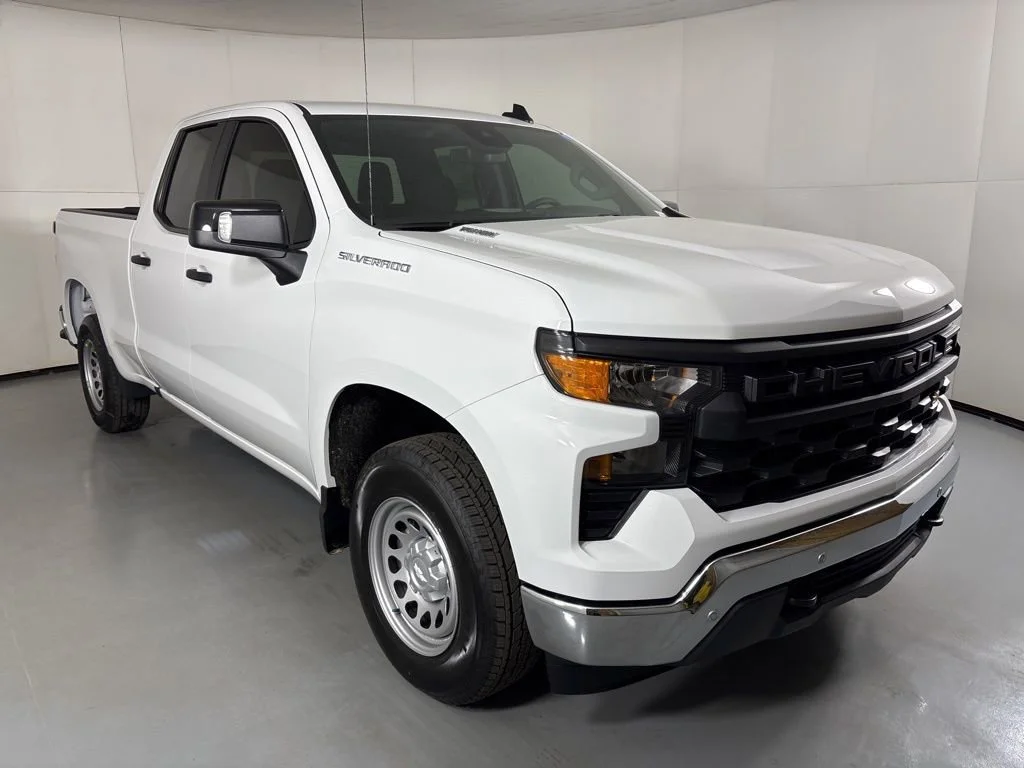 New 2026 Summit White Chevrolet WT image 2