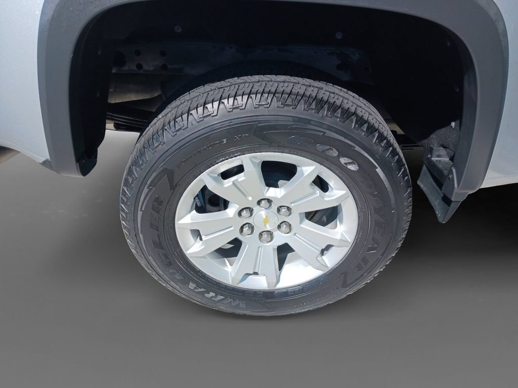 Used 2018 SILVER ICE METALLIC Chevrolet 4WD LT image 10
