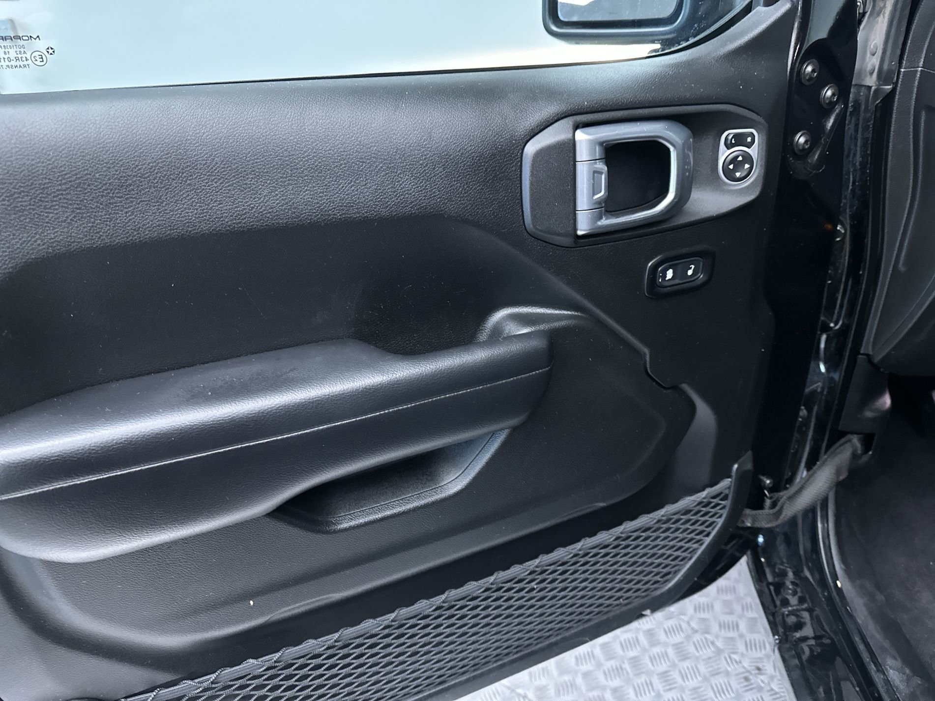 Used 2019 Black Clearcoat Jeep Sport S image 15