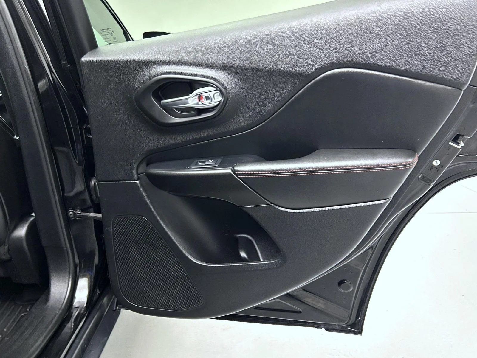Used 2019 Black Jeep Trailhawk image 17