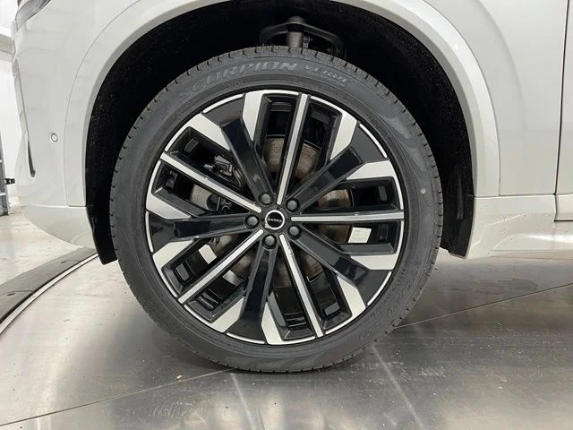 New 2026 Crystal White Volvo Plus image 24