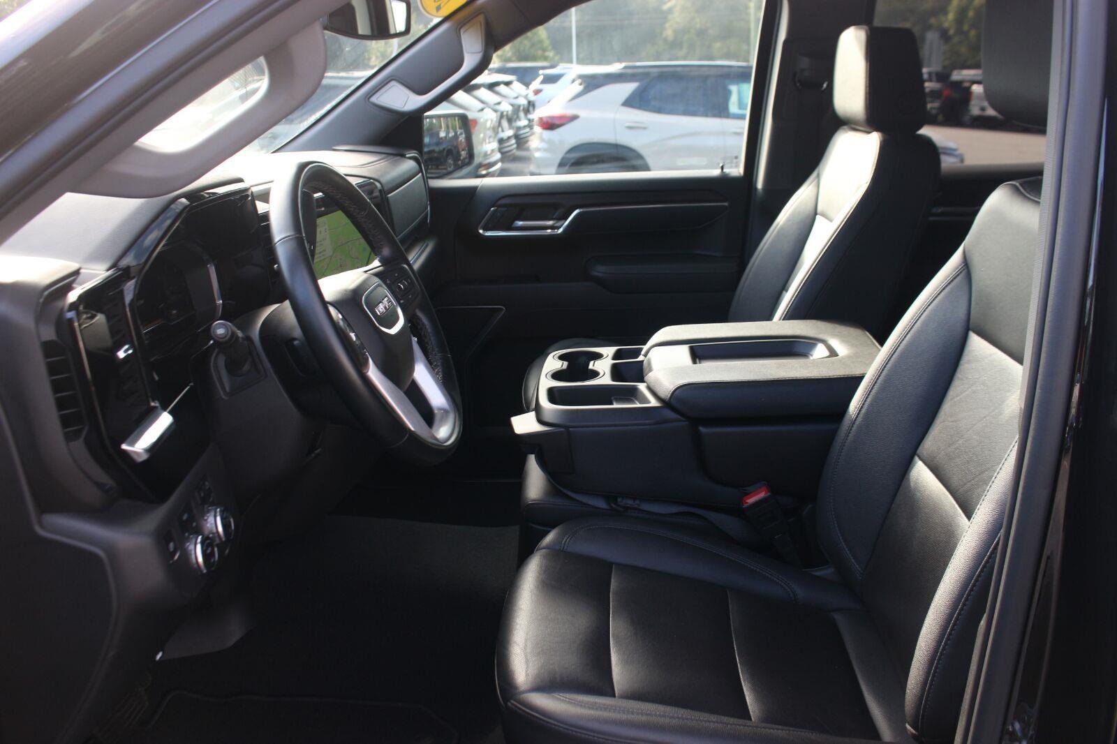 Used 2025 Onyx Black GMC SLT image 17