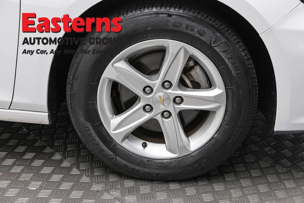Used 2024 White Chevrolet LT image 31