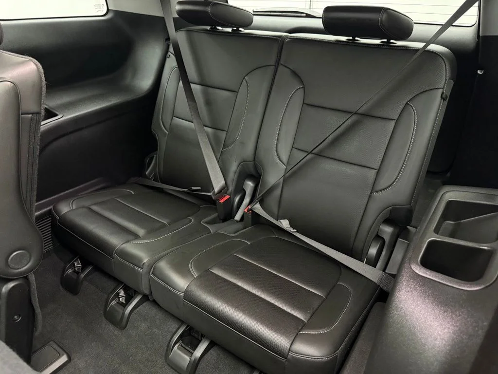 Used 2023 White GMC SLT image 43