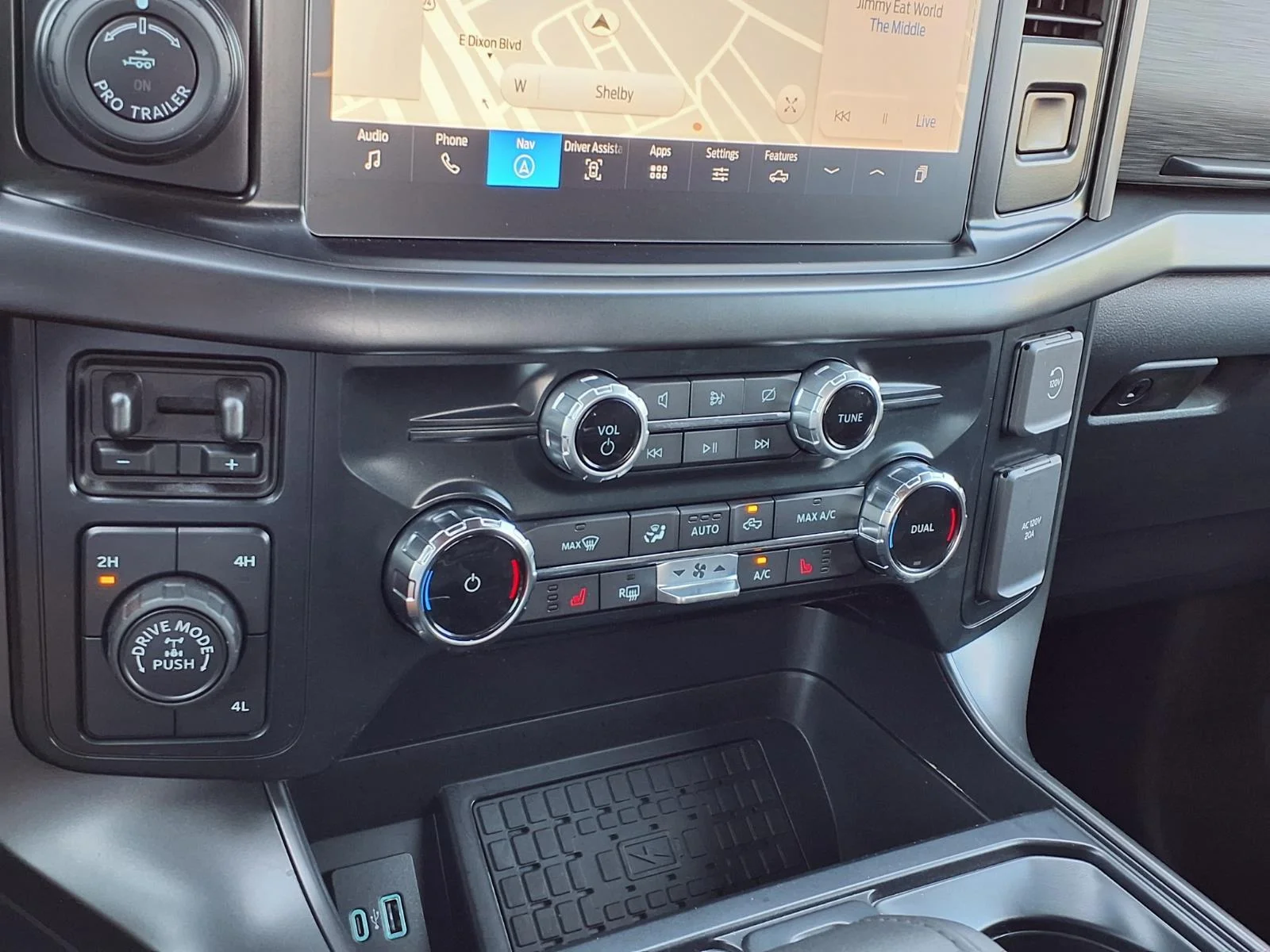Used 2024 Avalanche Ford XLT image 27