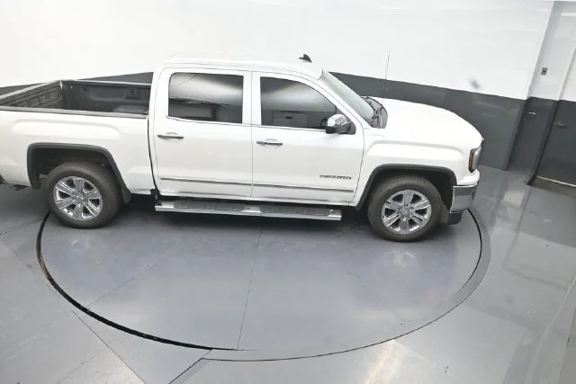 Used 2018 White GMC SLT image 30