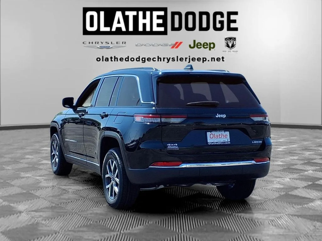New 2027 High-Gloss Black Paint Jeep Laredo X image 3