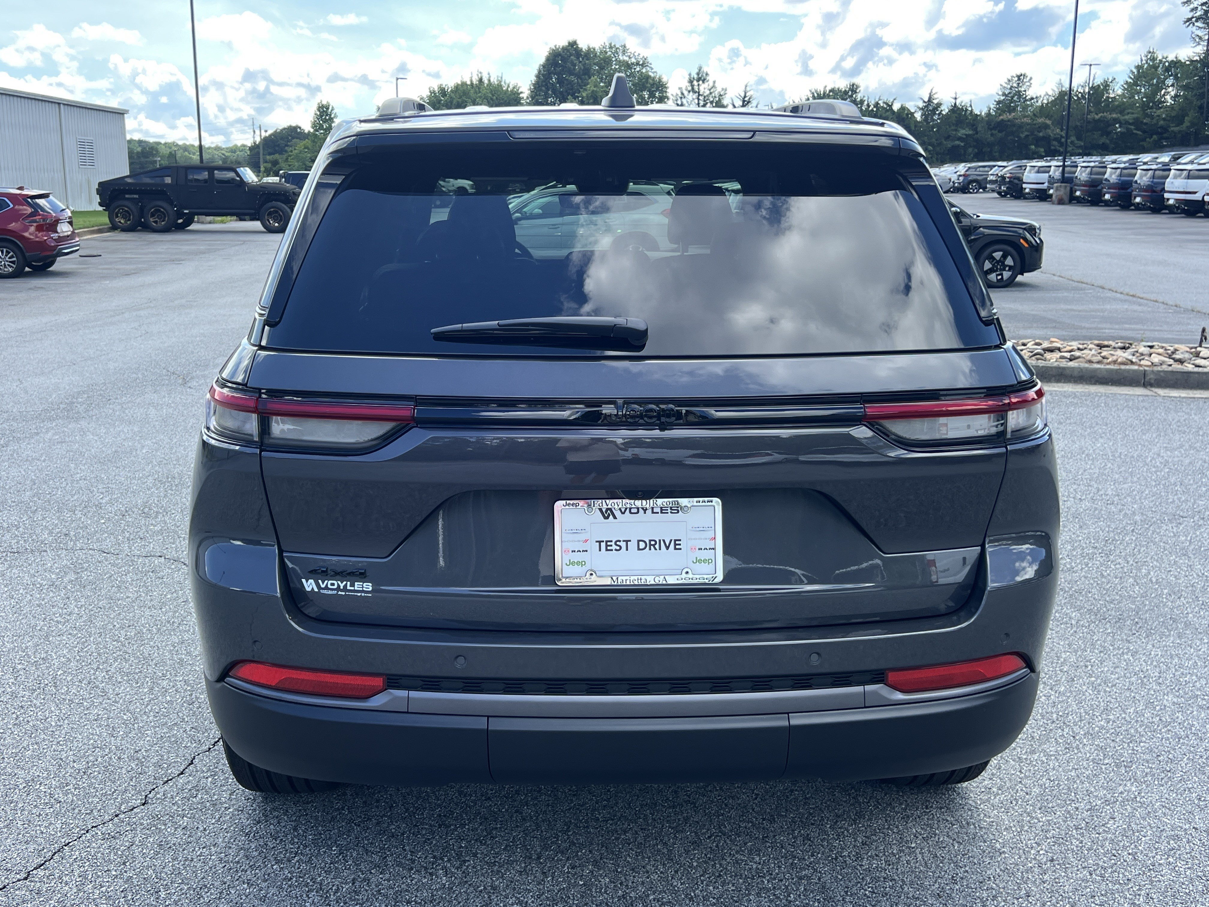 New 2026 Baltic Gray Metallic Clear-Coat Exterior Paint Jeep Limited image 7