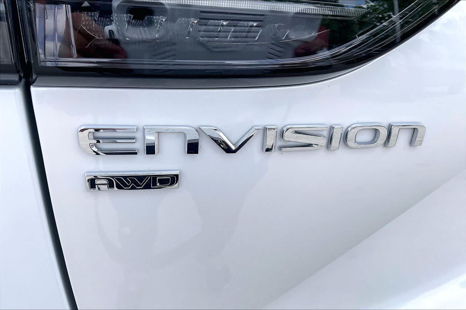 Used 2025 White Frost Tricoat Buick Avenir image 10