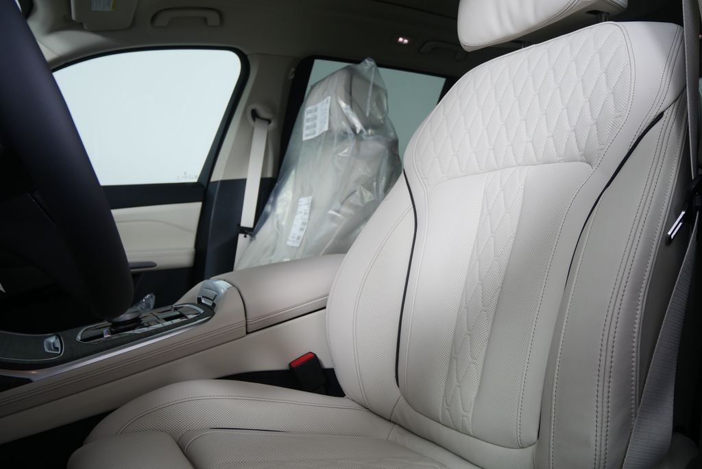 Used 2026 Aventurin Red Metallic BMW xDrive40i image 10
