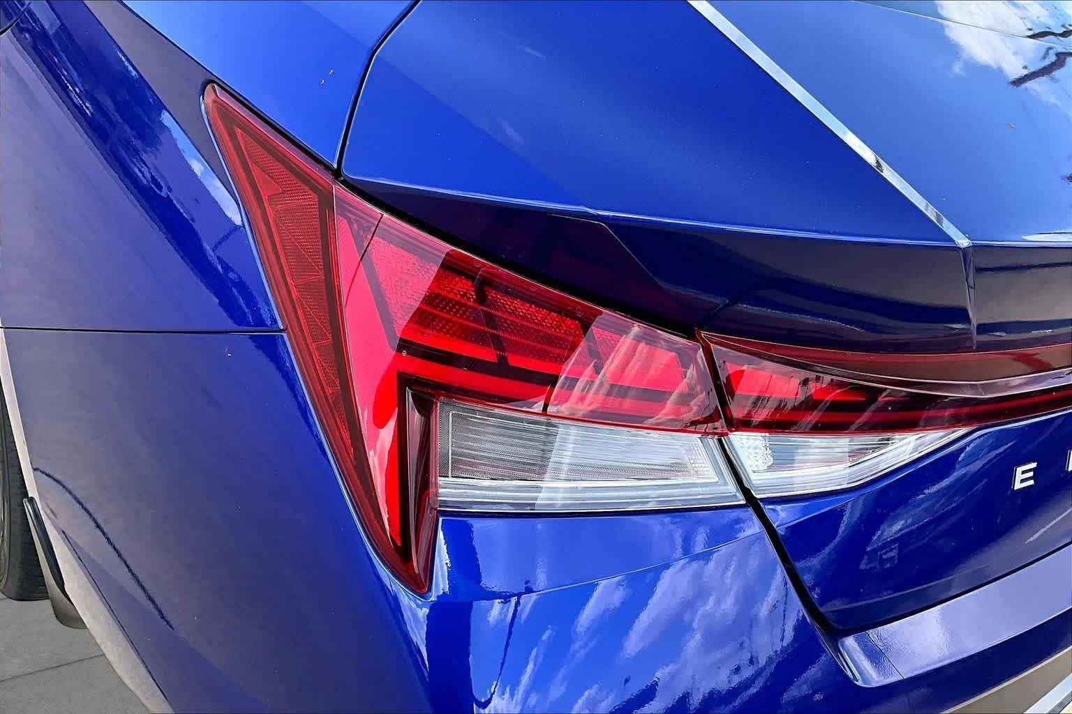2025 Hyundai Elantra Limited - Photo 27