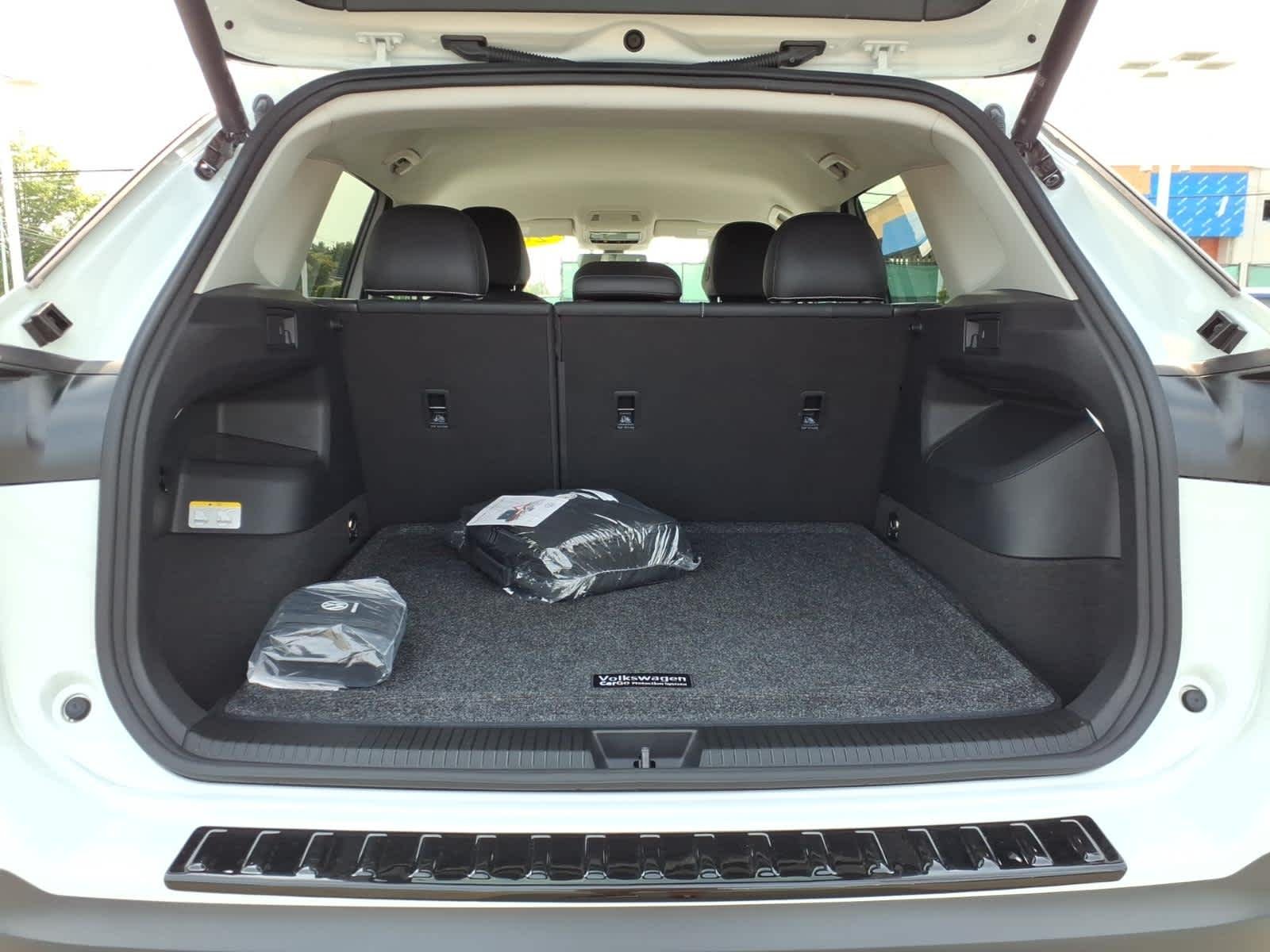 Certified Used 2025 Pure White Volkswagen SE image 16