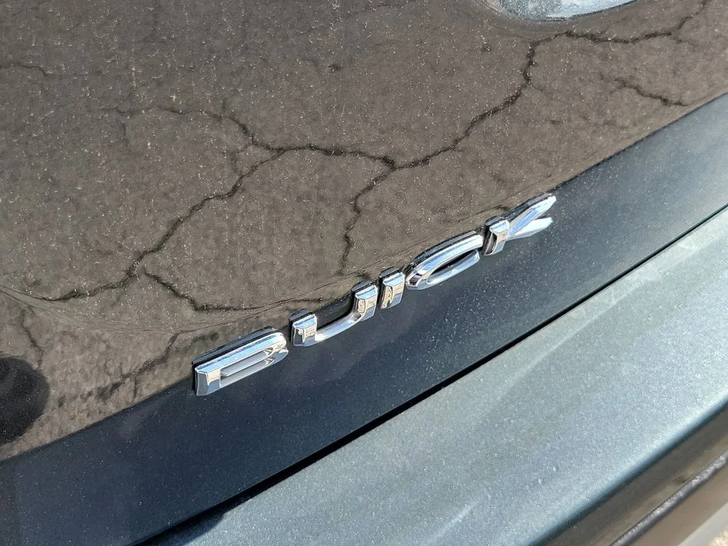 Used 2018 Gray Buick Preferred image 11