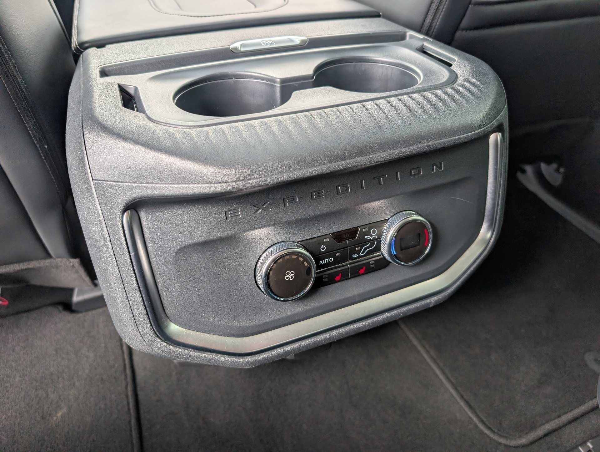 Used 2025 Silver Ford Platinum image 28