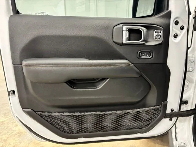 Used 2023 White Jeep Mojave image 16