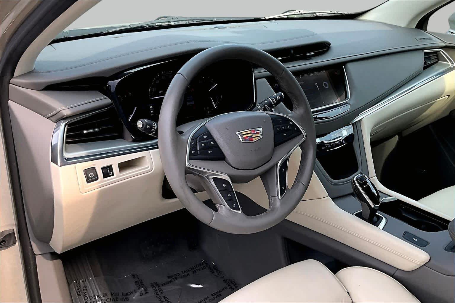 Used 2017 Silver Coast Metallic Cadillac Luxury FWD image 18