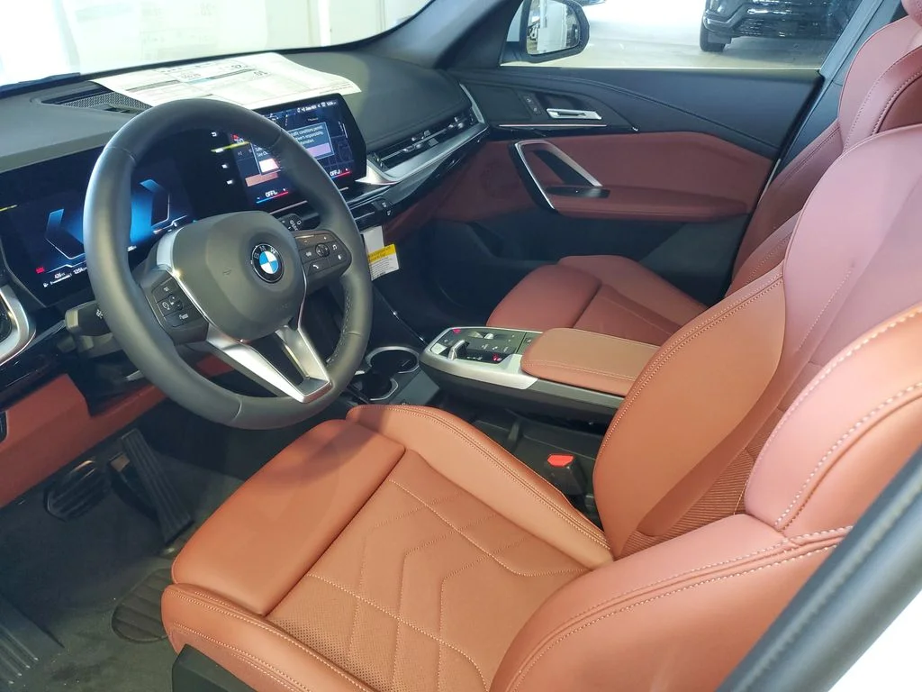 Used 2026 Mineral White Metallic BMW xDrive28i image 15