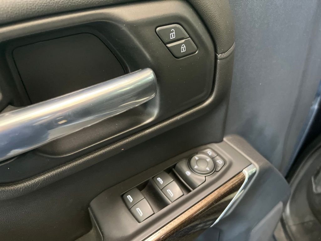 Used 2020 Blue Chevrolet LT image 4