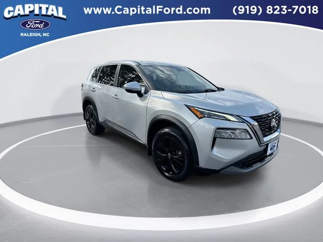 Used 2022 Silver Nissan SV image 2