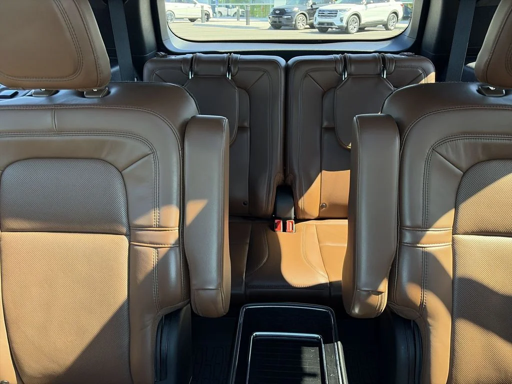 Used 2020 Black Lincoln Reserve image 24