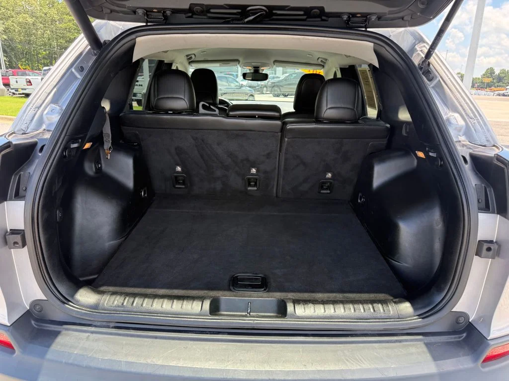 Used 2019 Silver Jeep Latitude Plus image 19