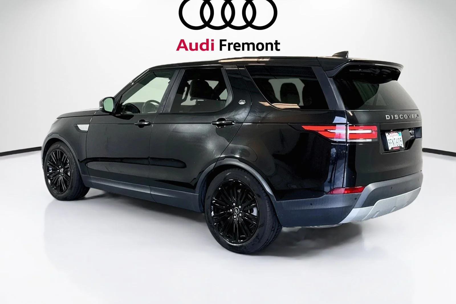 Used 2019 Santorini Black Metallic Land Rover HSE image 8