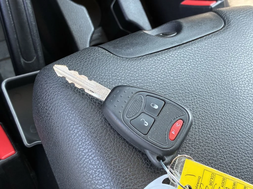 Used 2015 Silver Jeep Unlimited Sport image 35