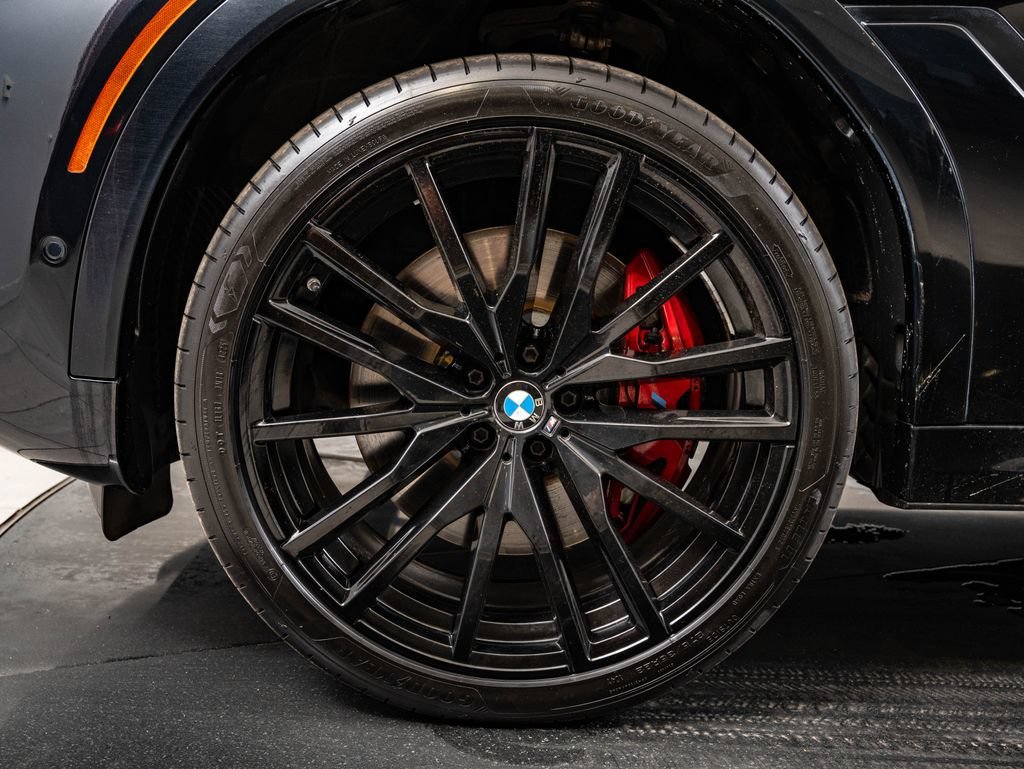 Used 2021 Black Sapphire Metallic BMW M50i image 13