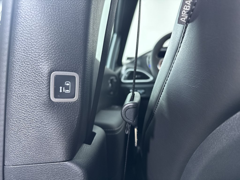 2026 Chrysler Pacifica Select - Photo 29