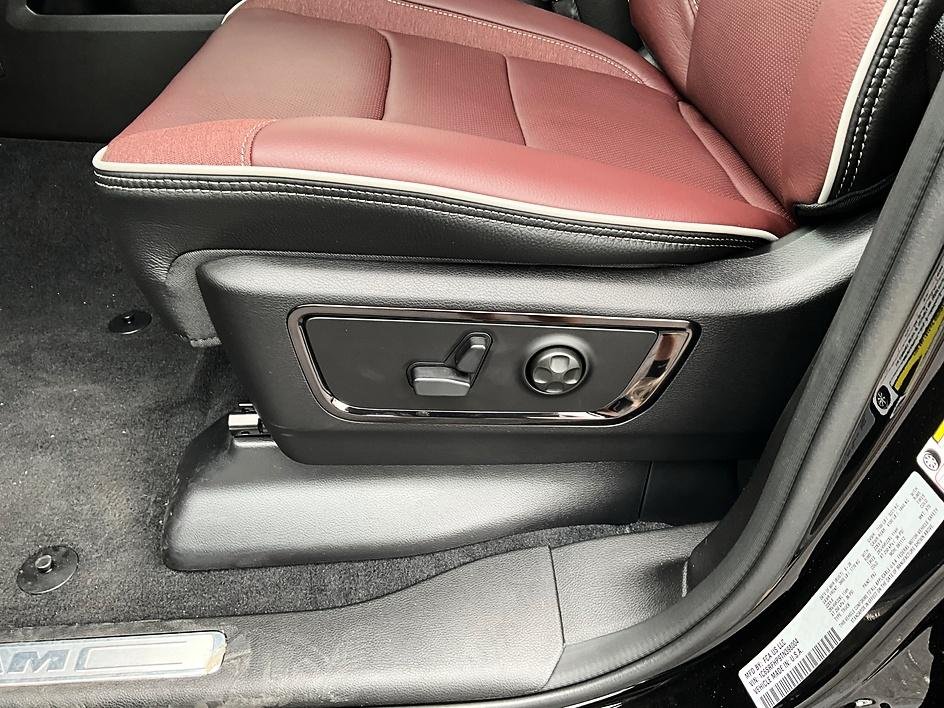 New 2026 Diamond Black Crystal Pearl-Coat Exterior Paint RAM Limited image 13