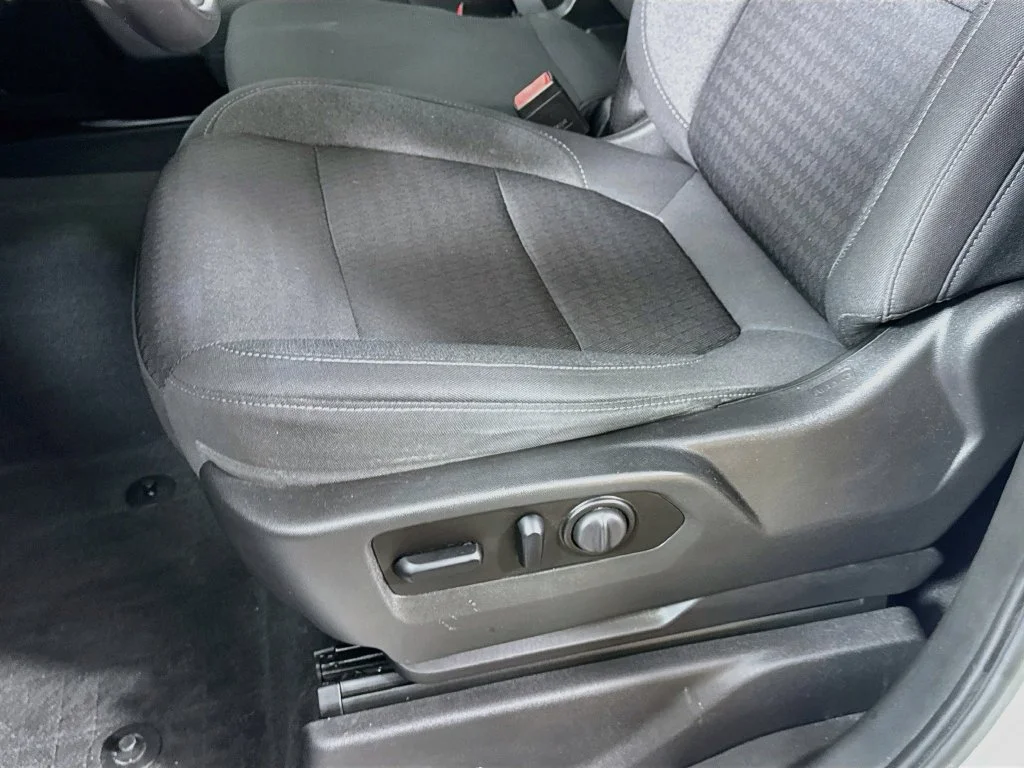 Used 2021 White Chevrolet LT image 23
