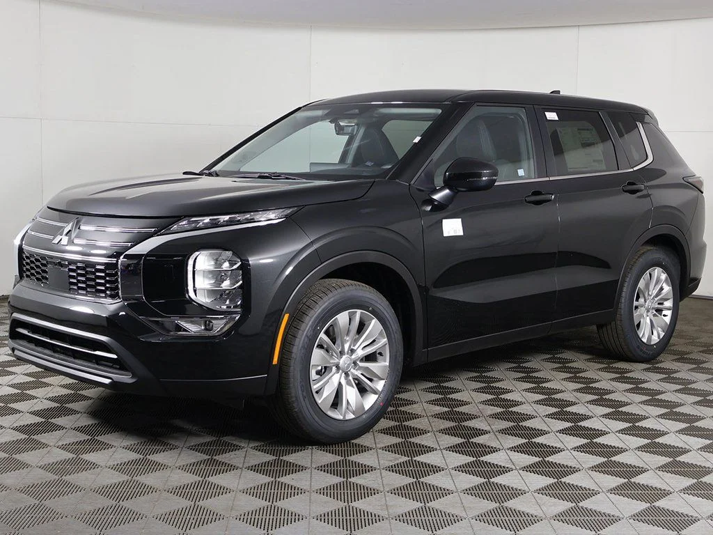 New 2026 Black Mitsubishi ES image 9