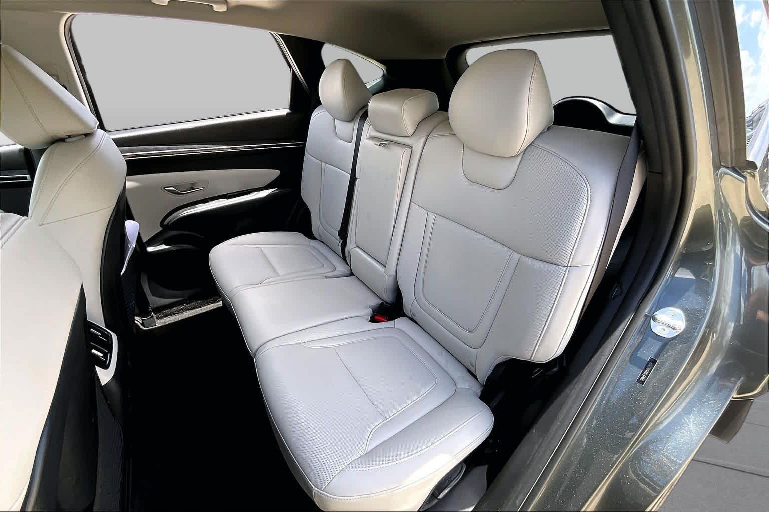 Used 2023 Amazon Gray Hyundai SEL image 19