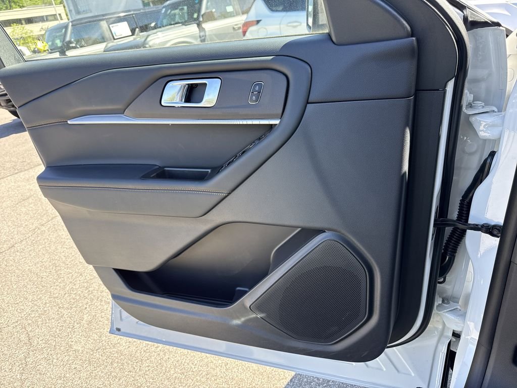 New 2026 Star White Metallic Tri-Coat Ford Tremor® image 25