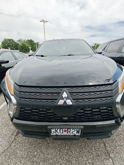Used 2023 Black Mitsubishi  image 3