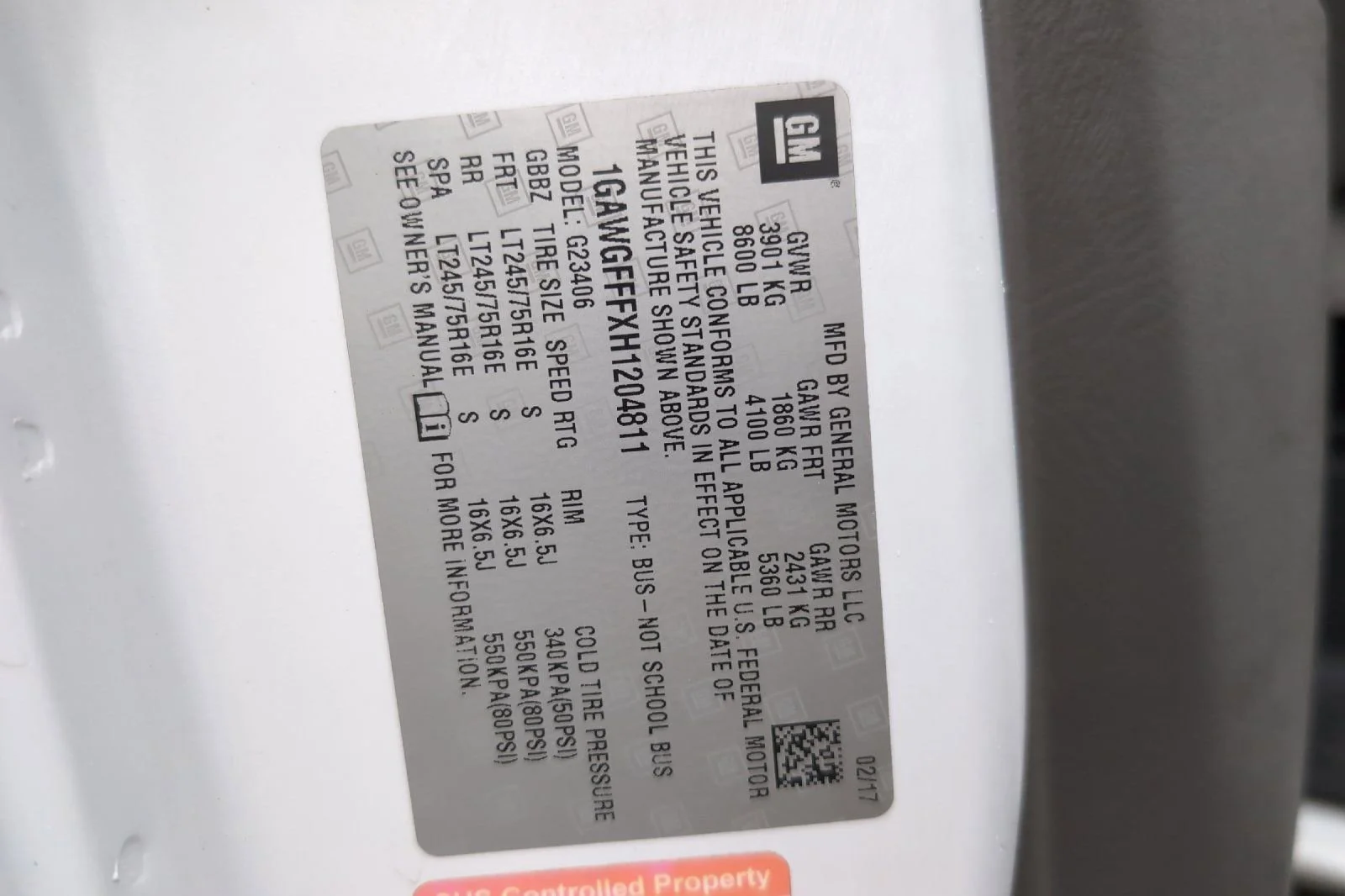 Used 2017 SUMMIT WHITE Chevrolet LT image 29