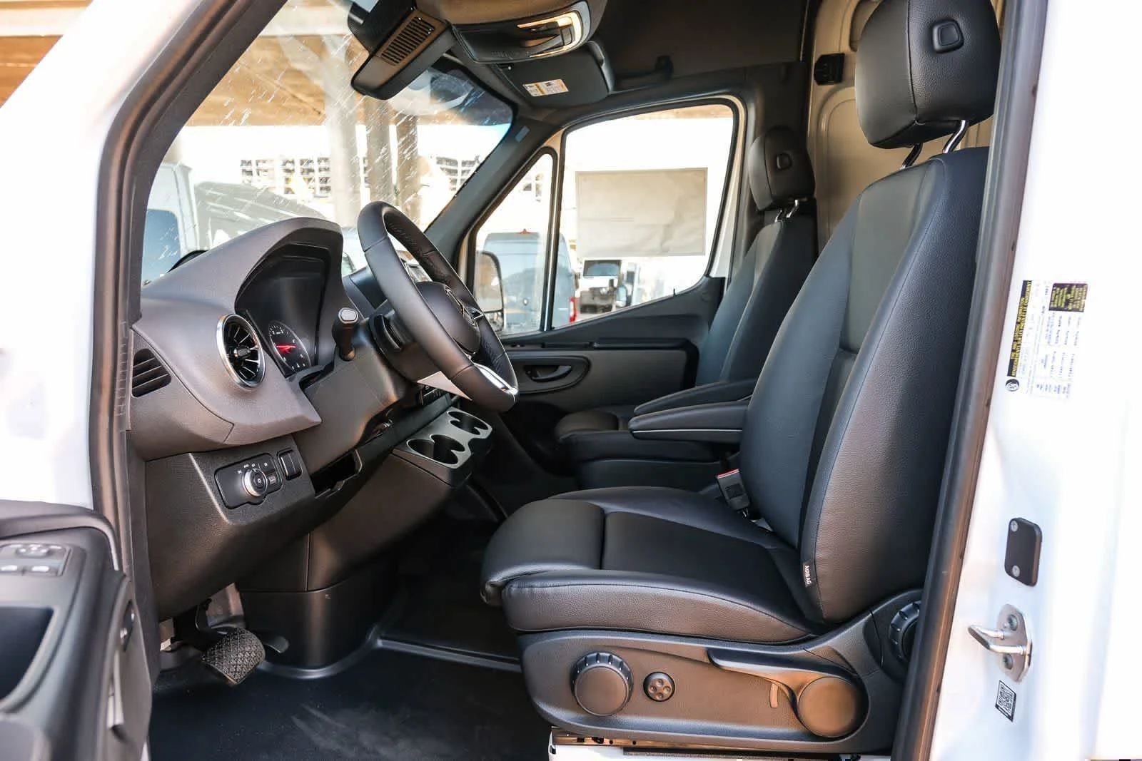 New 2026 Arctic White Mercedes-Benz Cargo 144WB High Roof RWD 2.0L I4 Diesel Turbo HO image 28
