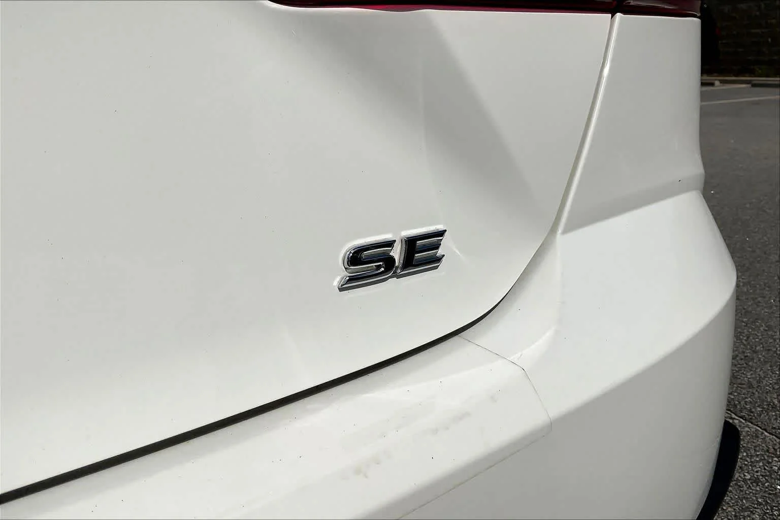 Used 2025 Ice Cap Toyota SE image 10