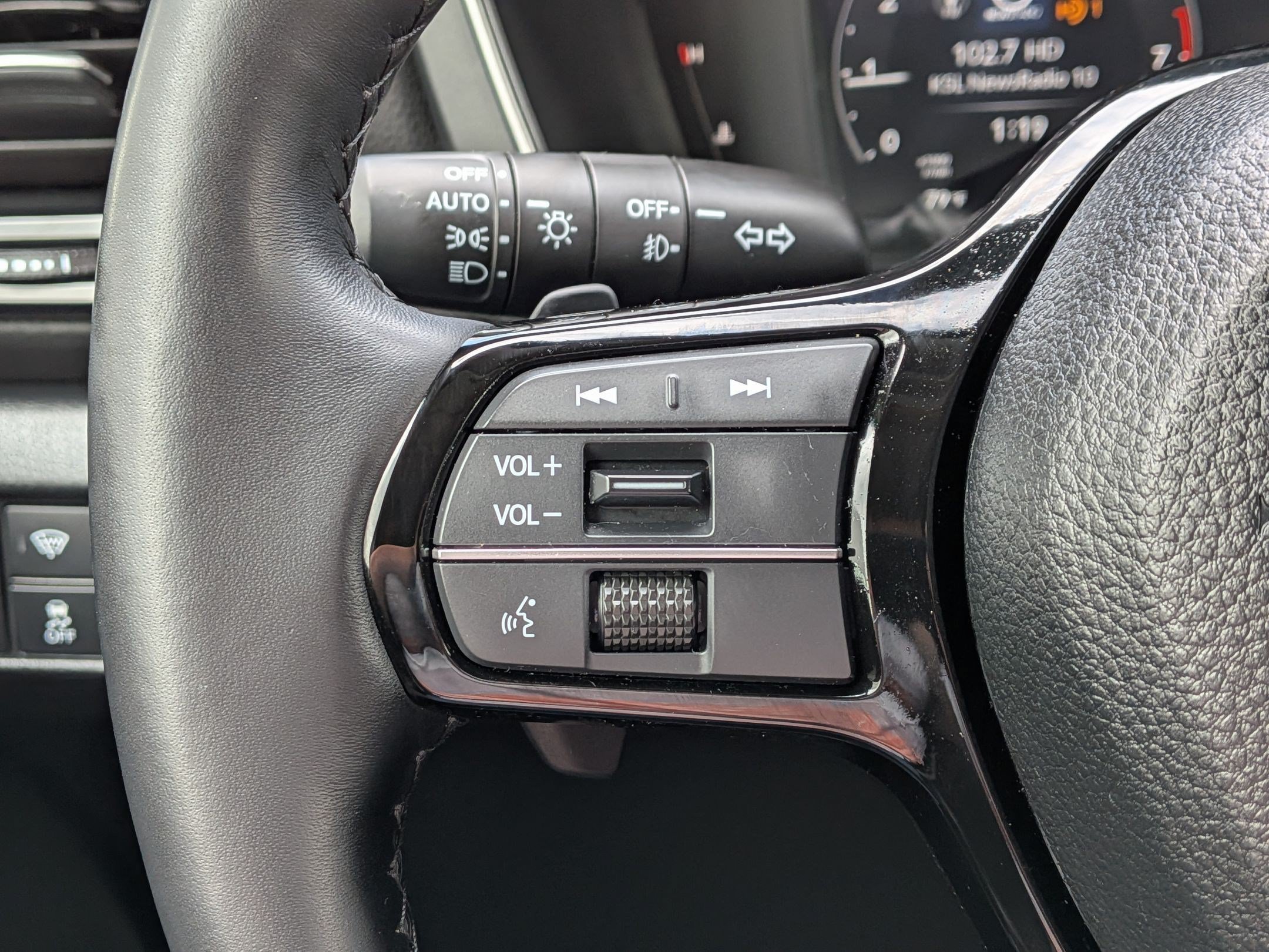 Certified Used 2025 Gray Honda Elite image 19